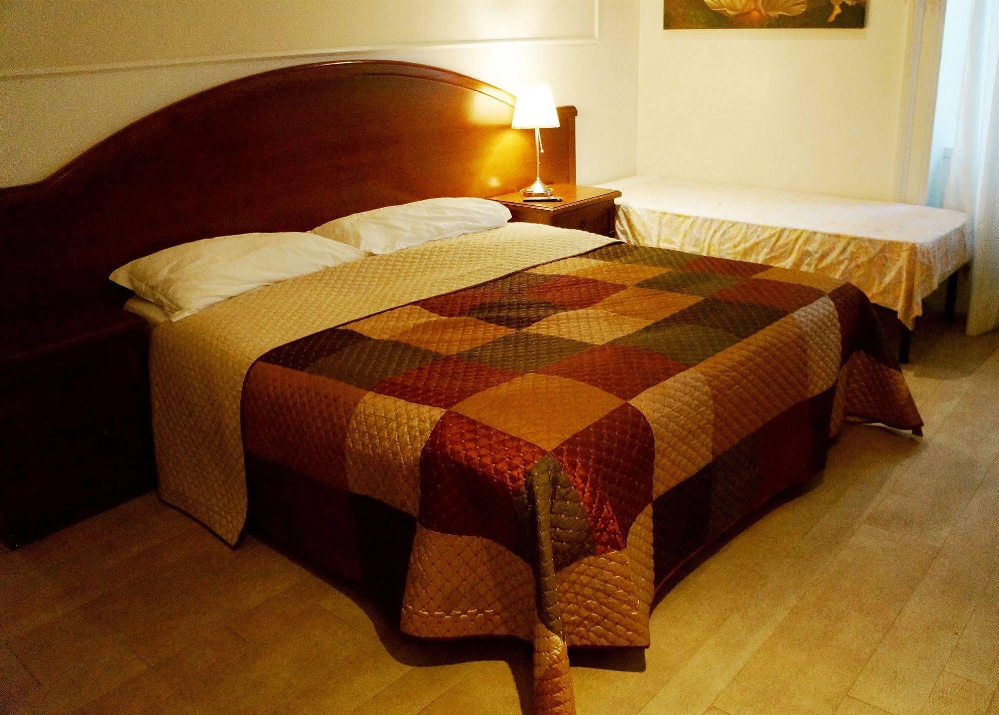 Bed and Breakfast Casa Dell'Amicizia Рим Экстерьер фото